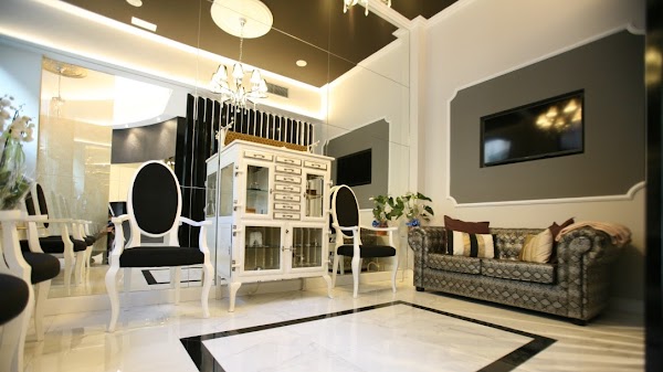 Sanz Clínica Dental  Clínica Dental 5 estrelles a Figueres