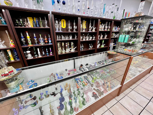 Tobacco Shop «Smoke Tokz Head Shop KC», reviews and photos, 1263 W 103rd St, Kansas City, MO 64114, USA