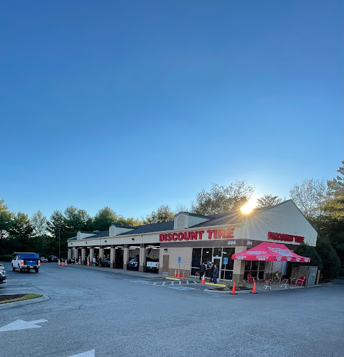 Tire Shop «Discount Tire Store - Franklin, TN», reviews and photos, 394 Southwinds Dr, Franklin, TN 37064, USA