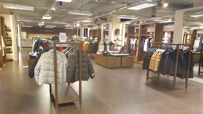 Reviews of Burberry Outlet in London - Clothing store