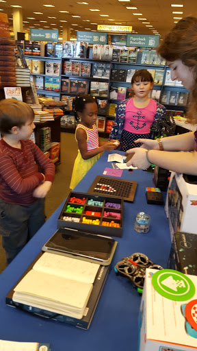 Book Store «Barnes & Noble», reviews and photos, 3701 McKinley Pkwy, Buffalo, NY 14219, USA