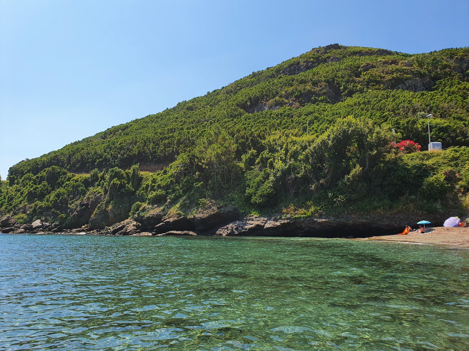 Zdjęcie Sisco beach z powierzchnią szary piasek i kamyczki