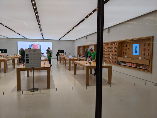 Computer Store «Apple Northbrook», reviews and photos, 1310 Northbrook Ct, Northbrook, IL 60062, USA