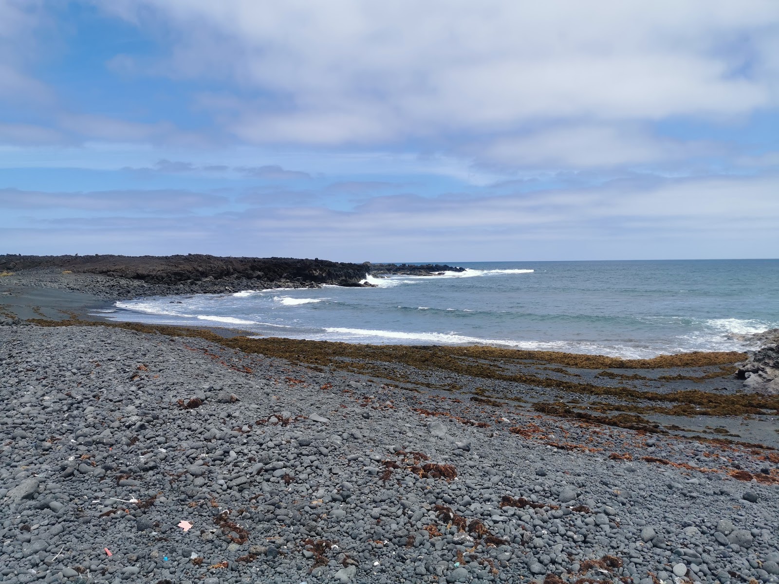 Playa de las Malvas的照片 带有宽敞的海湾