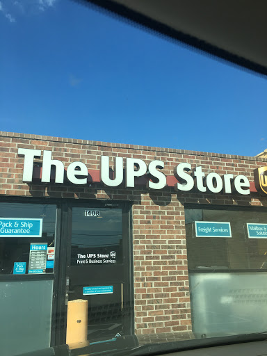 Shipping and Mailing Service «The UPS Store», reviews and photos, 1408 N Riverfront Blvd, Dallas, TX 75207, USA