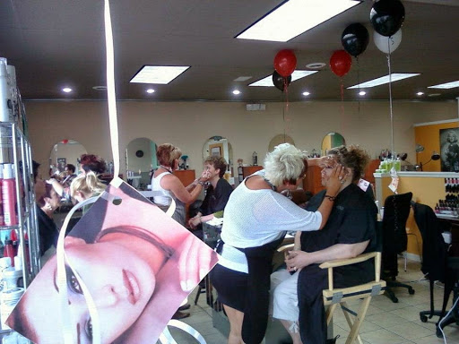 Beauty Salon «Hollywood Blonde Salon», reviews and photos, 140 N Kingshighway St, St Charles, MO 63301, USA
