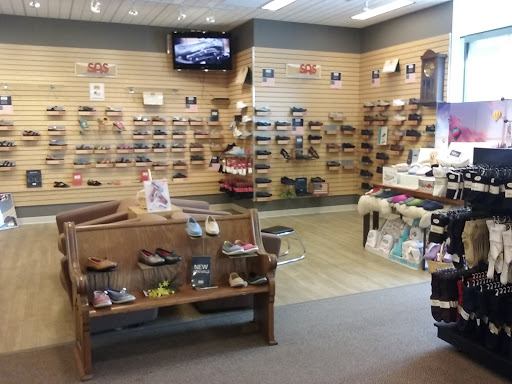 Shoe Store «Mar-Lou Shoes», reviews and photos, 5471 Mayfield Rd, Lyndhurst, OH 44124, USA
