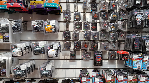 Sportswear Store «College Shop», reviews and photos, 2 Beach St, San Francisco, CA 94133, USA