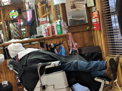 Barber Shop «Kingwood Barber Shop», reviews and photos, 1317 Northpark Dr #103, Kingwood, TX 77339, USA