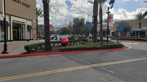 Shopping Mall «Shops At Dos Lagos», reviews and photos, 2780 Cabot Dr #140, Corona, CA 92883, USA