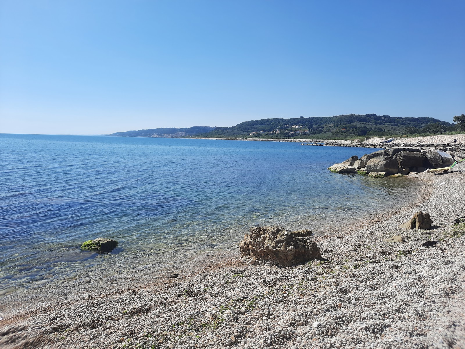 Photo de Spiaggia di Punta Acquabella avec l'eau cristalline de surface