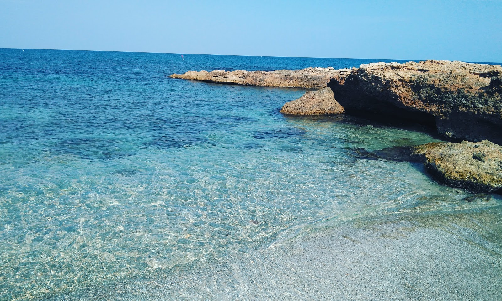 Platja del Pebret 3'in fotoğrafı küçük koy ile birlikte