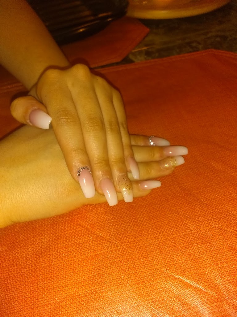 Moon’s Nails 08406