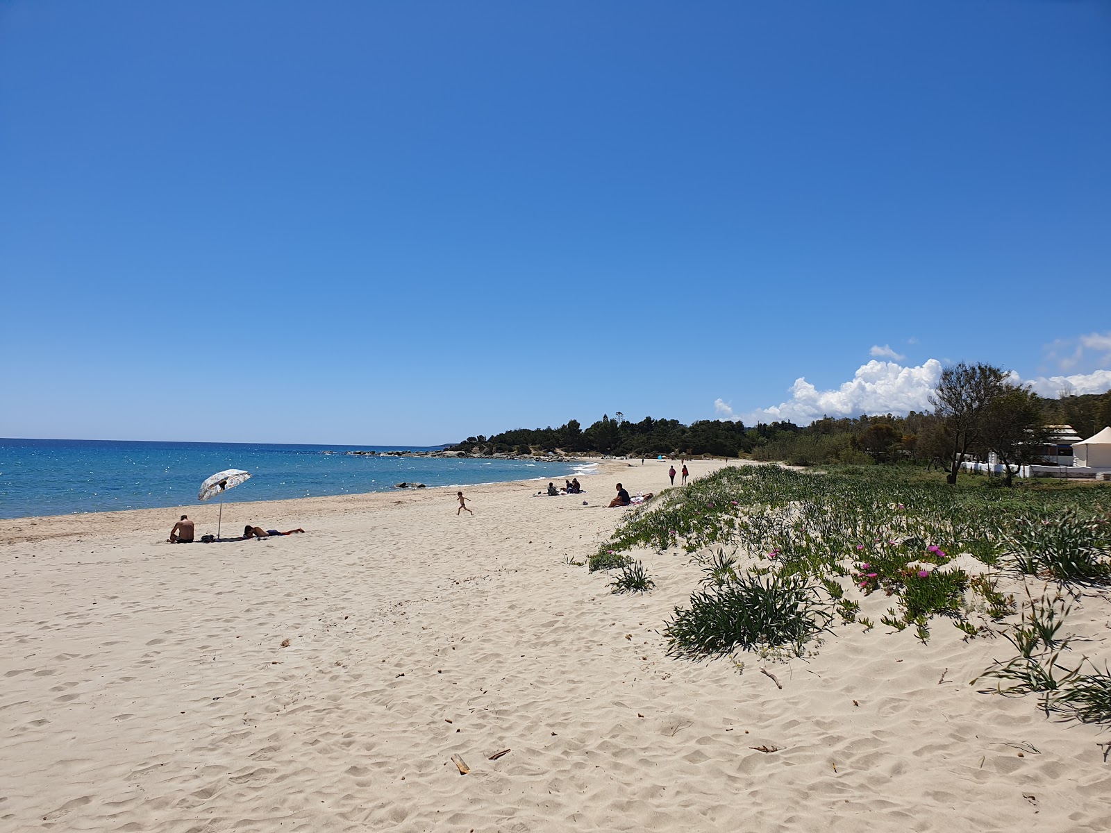 Photo de Spiaggia del Lido di Orri - recommandé pour les voyageurs en famille avec des enfants