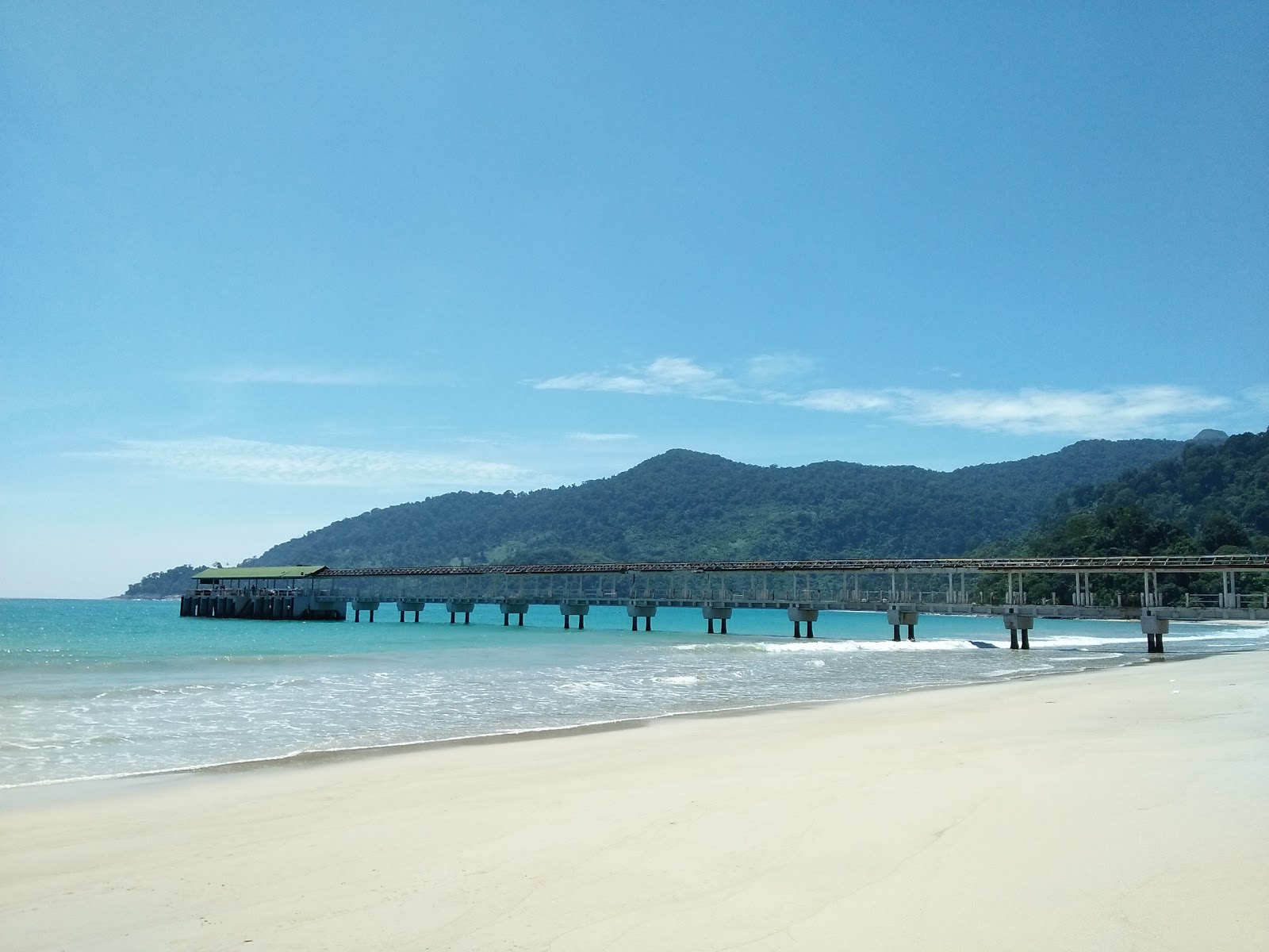 Photo of Juara Beach backed by cliffs