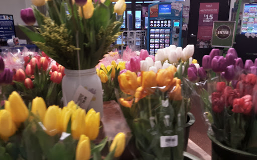 Grocery Store «Kroger», reviews and photos, 525 E Clifty Dr, Madison, IN 47250, USA