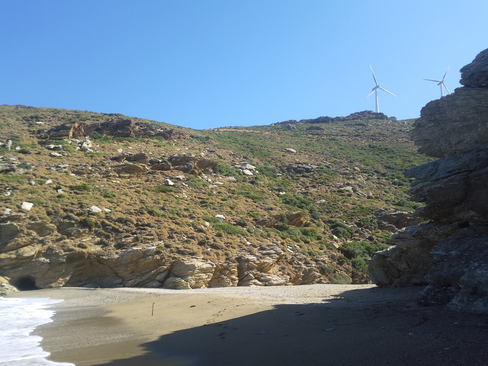Fotografie cu Spilitses beach cu o suprafață de apa pură turcoaz