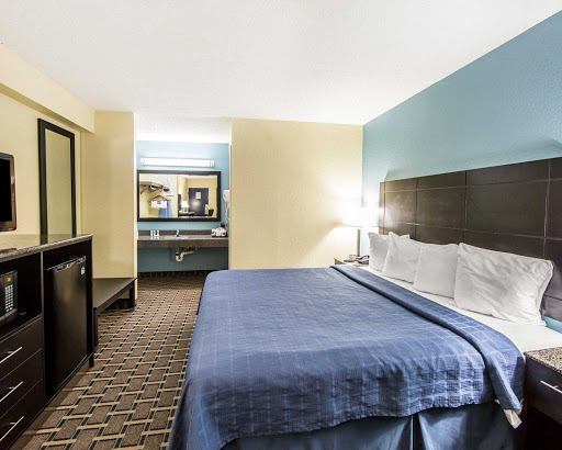 Hotel «Quality Inn & Suites West Waterpark», reviews and photos, 317 N Cedar Bluff Rd, Knoxville, TN 37923, USA