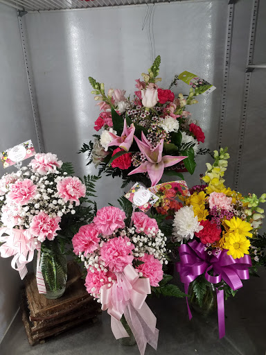 Florist «Little Flower Shop», reviews and photos, 616 High St, Delano, CA 93215, USA