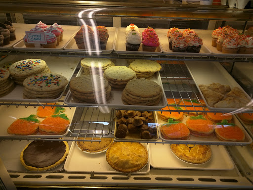 Donut Shop «Neils Donuts», reviews and photos, 83 N Turnpike Rd, Wallingford, CT 06492, USA