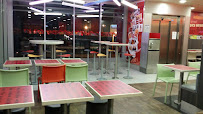 Atmosphère du Restaurant KFC Tours Chambray à Chambray-lès-Tours - n°10
