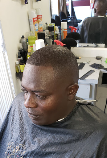 Barber Shop «Fade Away Barber & Beauty», reviews and photos, 8104 S Tacoma Way, Tacoma, WA 98499, USA