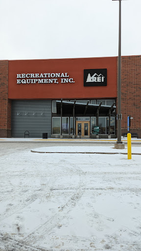 Camping Store «REI», reviews and photos, 11581 Fountains Dr, Maple Grove, MN 55369, USA
