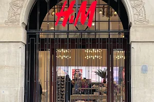 H&M image