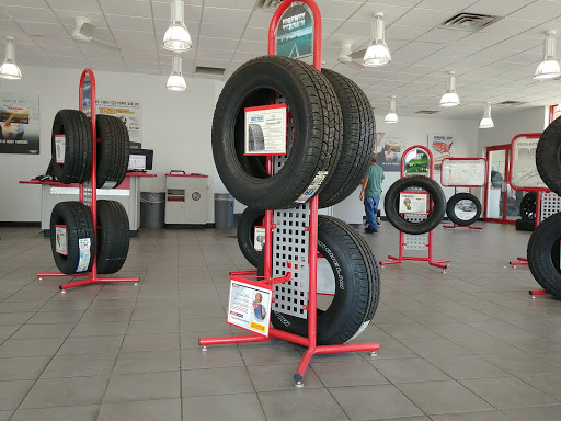 Tire Shop «Discount Tire Store - Lubbock, TX», reviews and photos, 1702 Avenue Q, Lubbock, TX 79401, USA