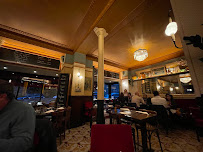 Atmosphère du Restaurant français Le Beaujolais d'Auteuil à Paris - n°11