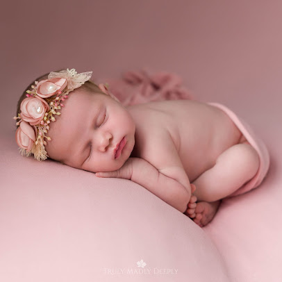 Truly Madly Deeply - portrait, maternity & newborn photography