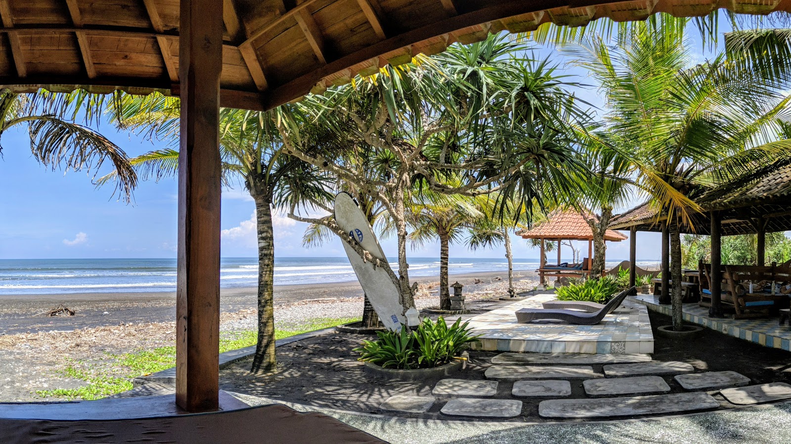 Foto von Medewi Beach mit brauner sand Oberfläche