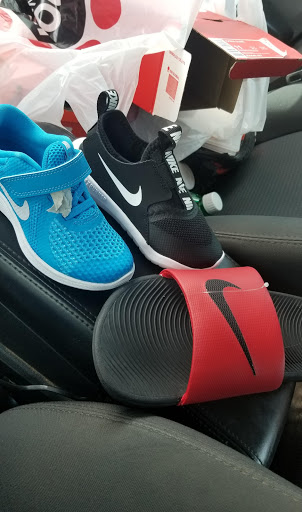 Shoe Store «Shoe Carnival», reviews and photos, 354C Cox Creek Pkwy, Florence, AL 35630, USA