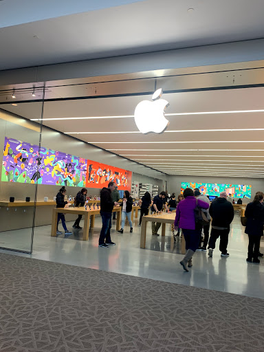 Computer Store «Apple Trumbull», reviews and photos, 5065 Main St, Trumbull, CT 06611, USA