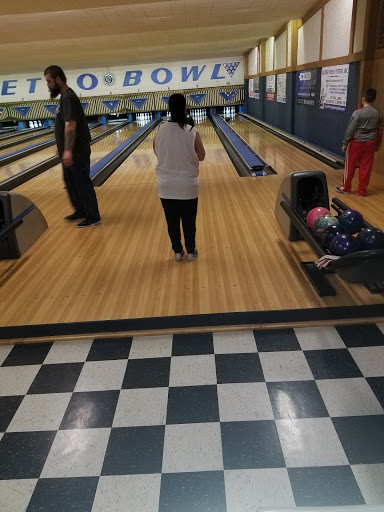 Bowling Alley «Metro Bowl», reviews and photos, 77 Brink St, Crystal Lake, IL 60014, USA