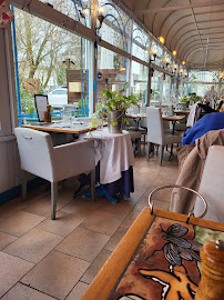 Atmosphère du Restaurant de fruits de mer LA MARÉE, Restaurant de Poissons et Fruits de Mer à La Rochelle - n°3