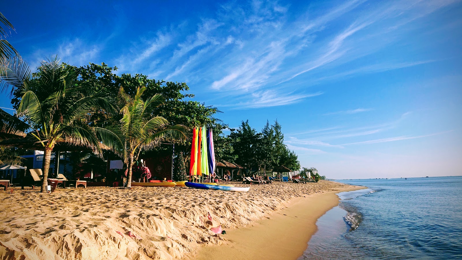 Φωτογραφία του Mercury Phu Quoc με φωτεινή άμμος επιφάνεια