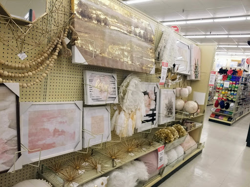 Craft Store «Hobby Lobby», reviews and photos, 840 E Rollins Rd, Round Lake Beach, IL 60073, USA