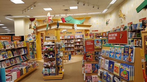 Book Store «Barnes & Noble», reviews and photos, 13131 Ridgedale Dr, Minnetonka, MN 55305, USA