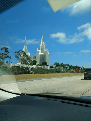 Shopping Mall «Villa Norte Shopping Center», reviews and photos, 3251 Holiday Ct, La Jolla, CA 92037, USA