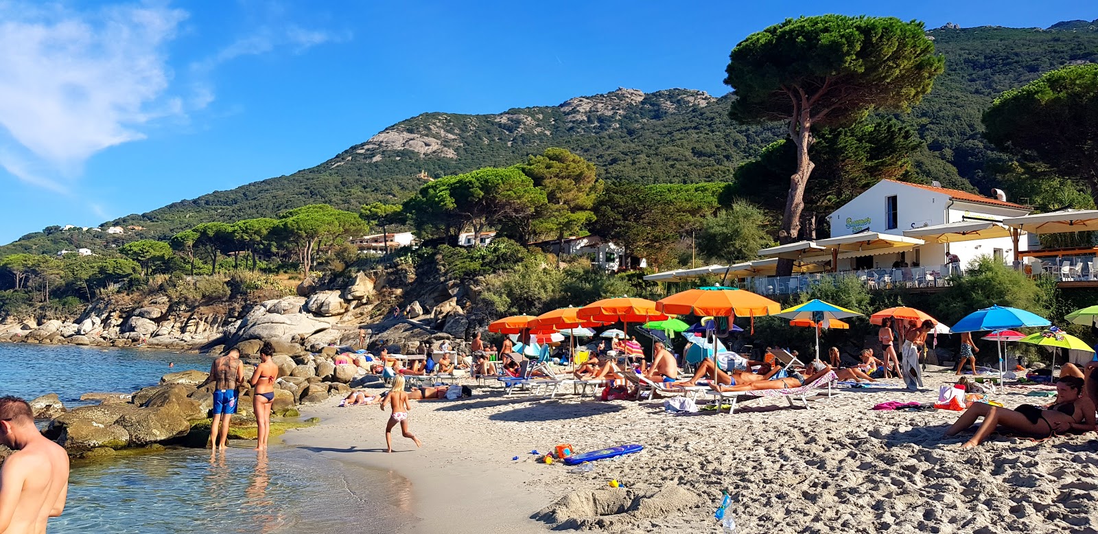 Foto de Sant'Andrea Beach e o assentamento