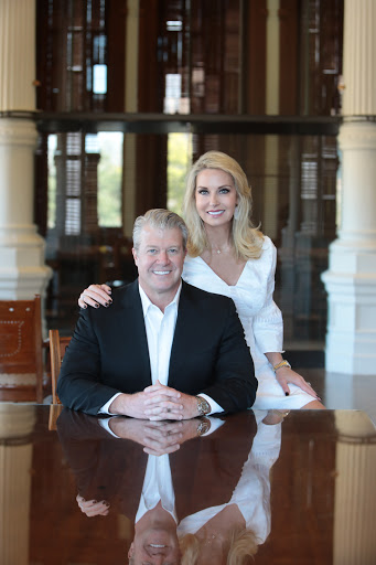 Austin Luxury Group | Gary & Michelle Dolch / Compass