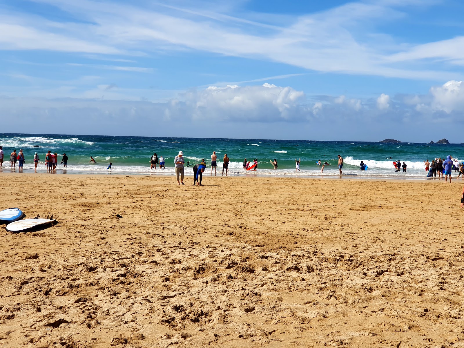 Foto de Treyarnon Bay con cala pequeña