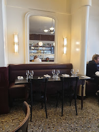 Atmosphère du Restaurant français Le Châteaubriand à Paris - n°13