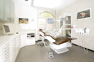 Dentist Dr. Dr. Brebeck image