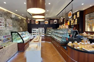 Holland Bakery Surapati Bandung image