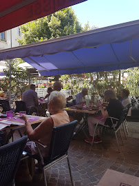 Atmosphère du Restaurant français Restaurant Le Franco-Suisse à Évian-les-Bains - n°9