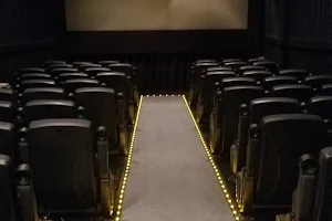 Royal 3 Cinema image