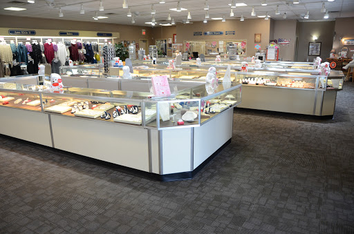 Jewelry Store «L E Smith Family Jewelers», reviews and photos, 9501 Collinsville Rd, Collinsville, IL 62234, USA