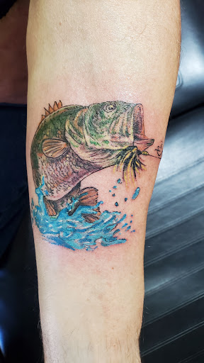 Tattoo Shop «Gold & Tattoos», reviews and photos, 1606 E Wabash St, Frankfort, IN 46041, USA